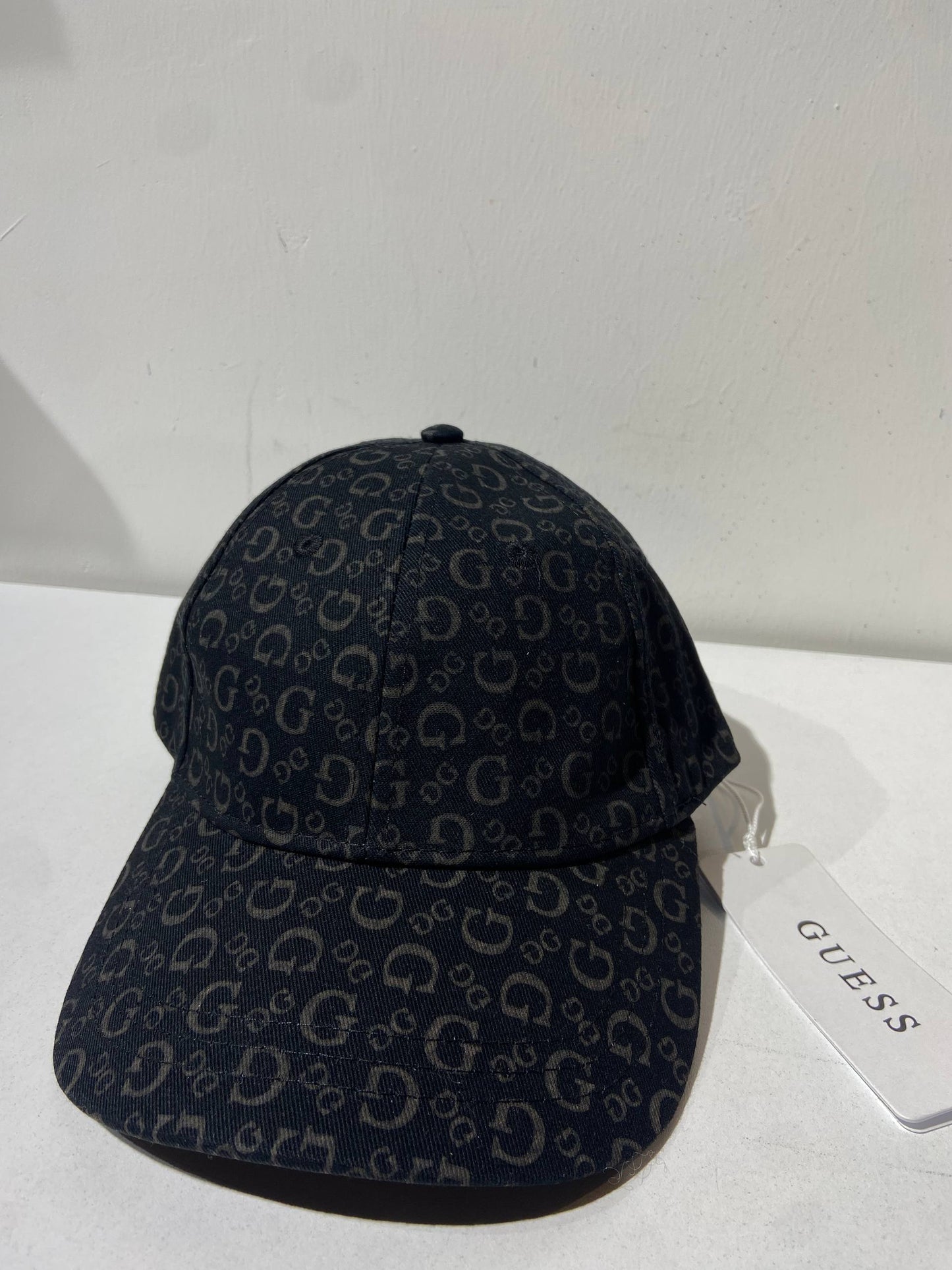 Guess cap