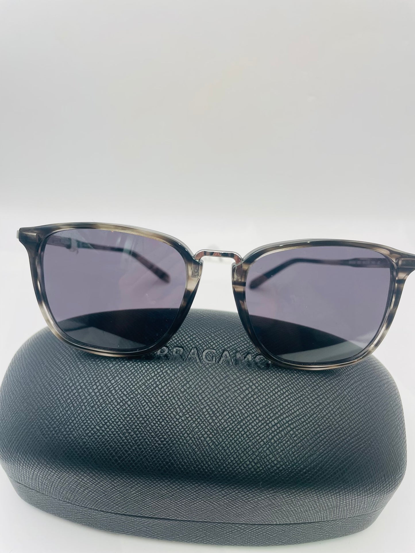 Salvatore ferragamo sunglass