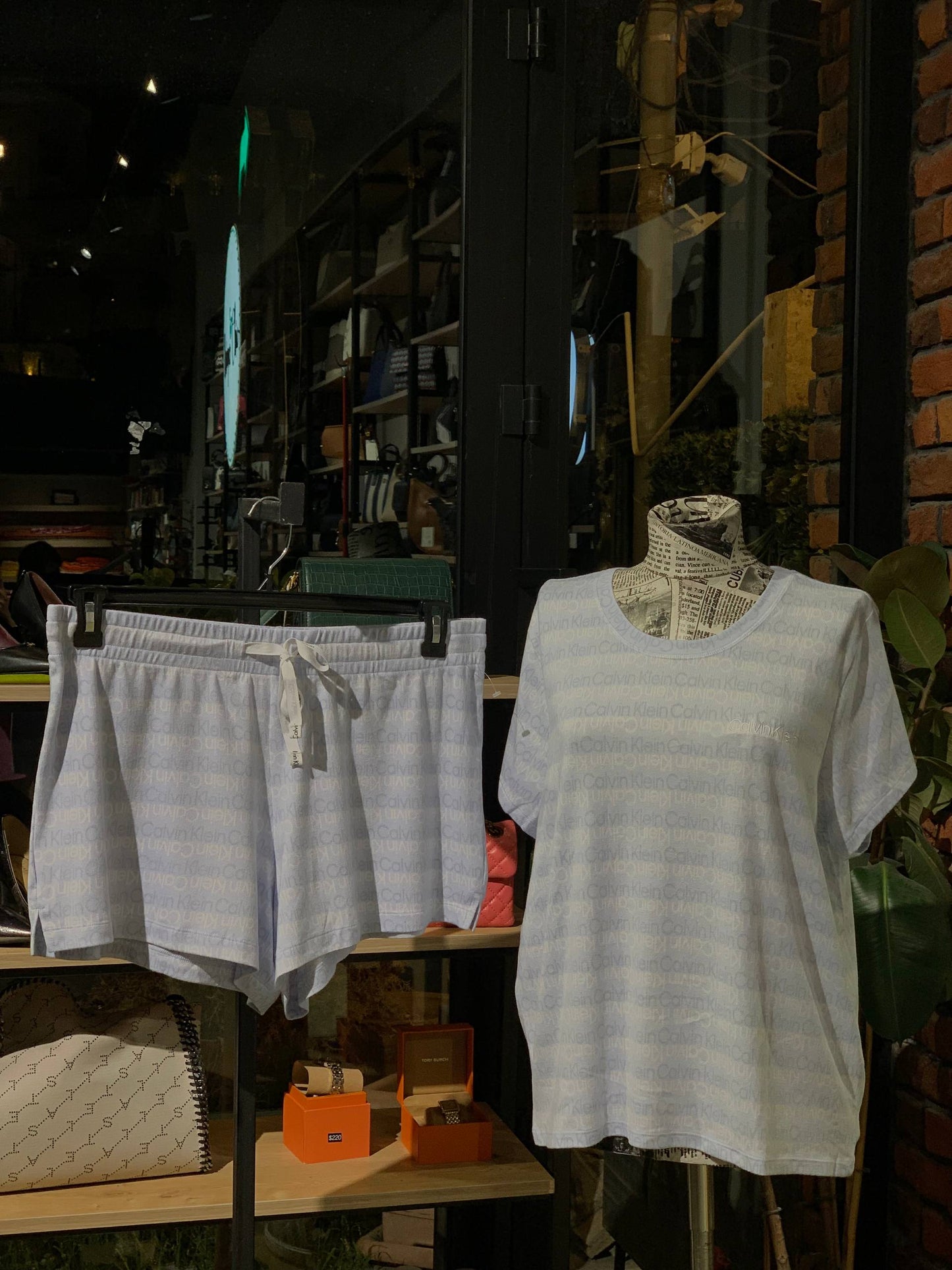 Calvin Klein short set size XL