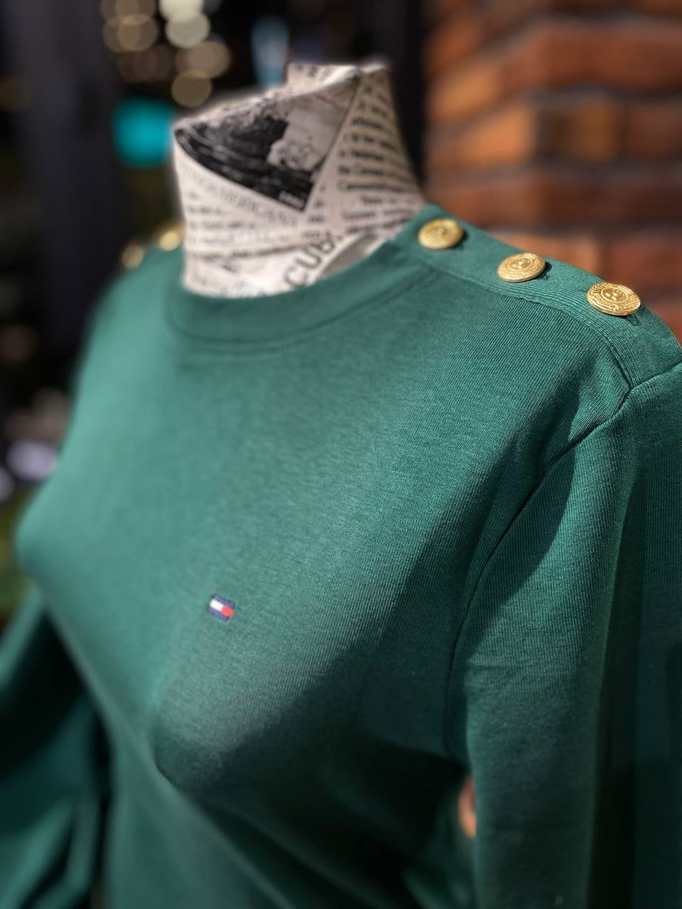 Tommy Hilfiger sweater size small