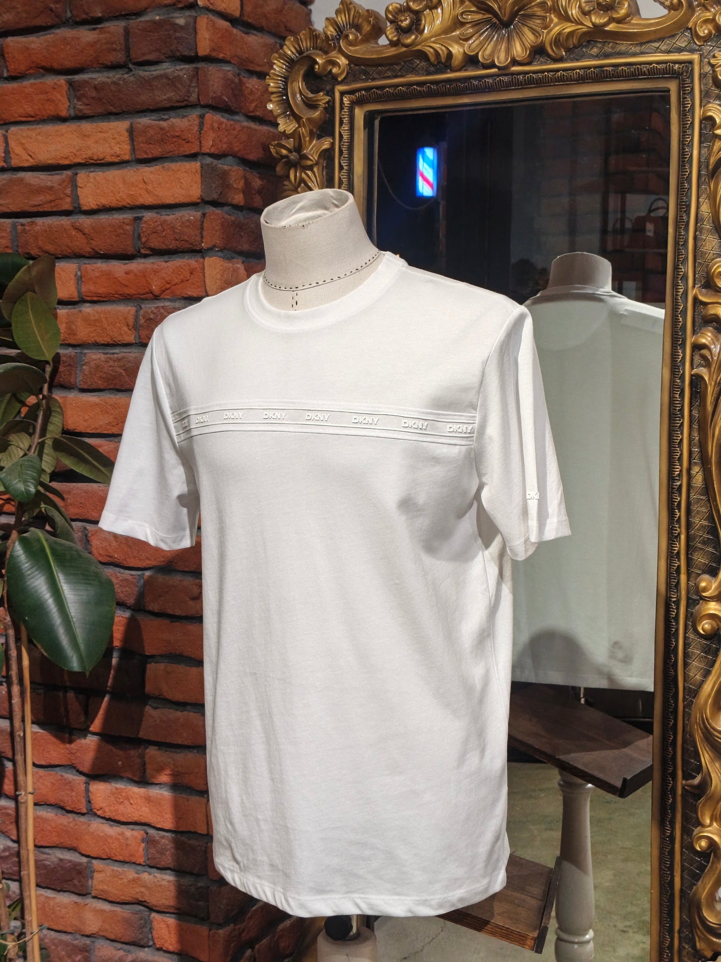 Dkny shirt size medium