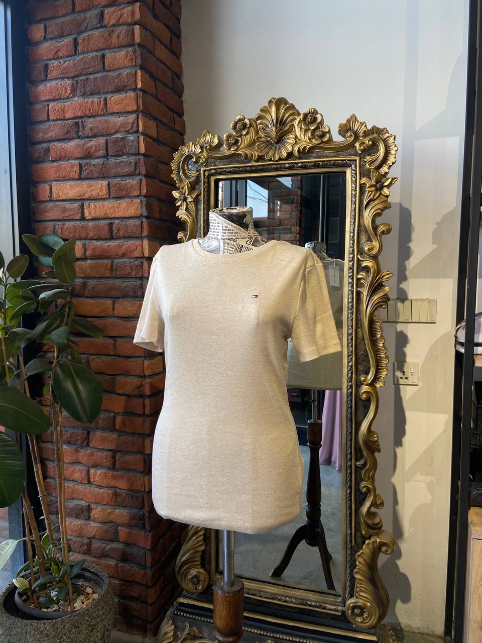 Tommy Hilfiger shirt size medium