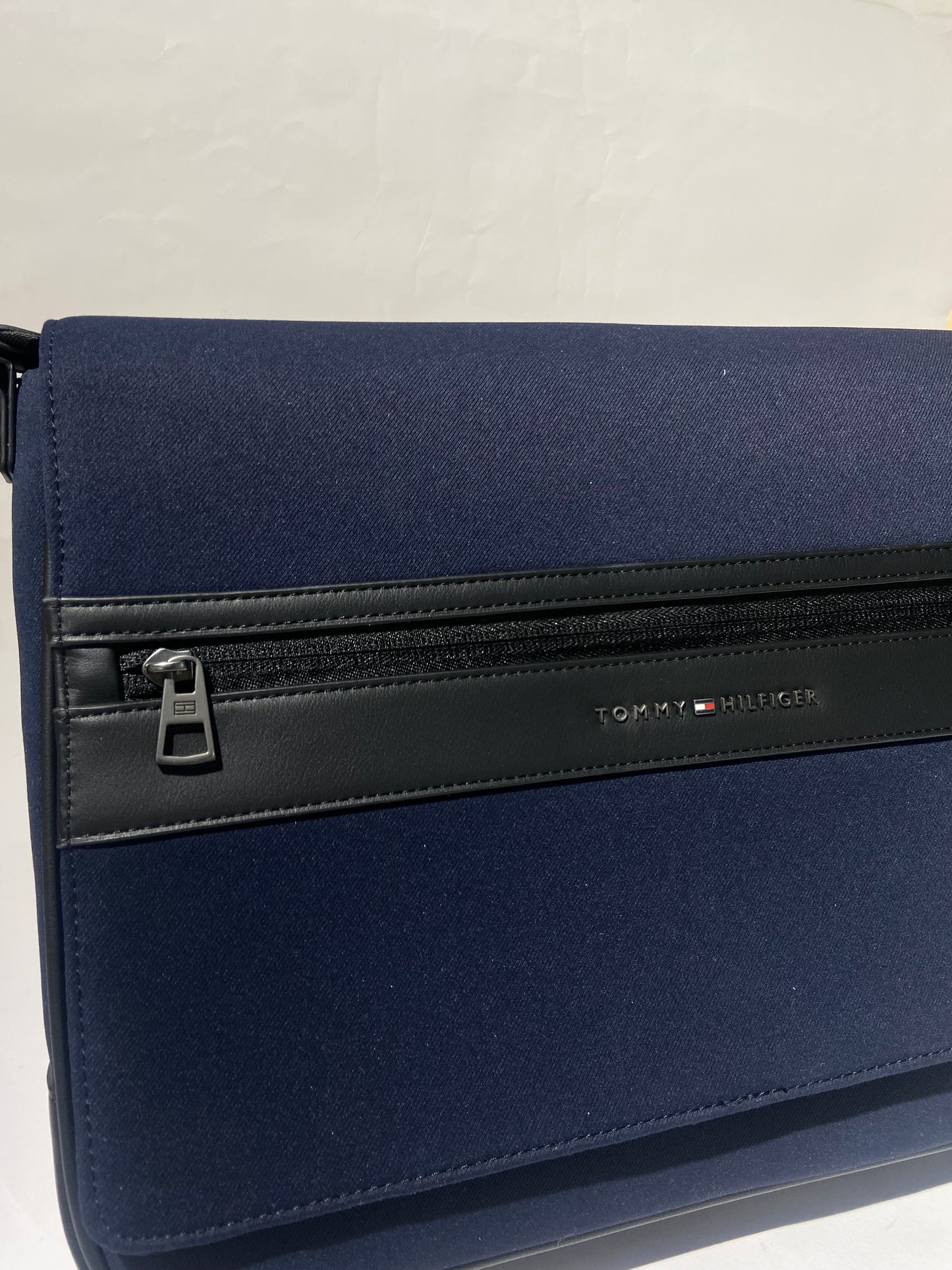 Tommy hilfiger laptop bag