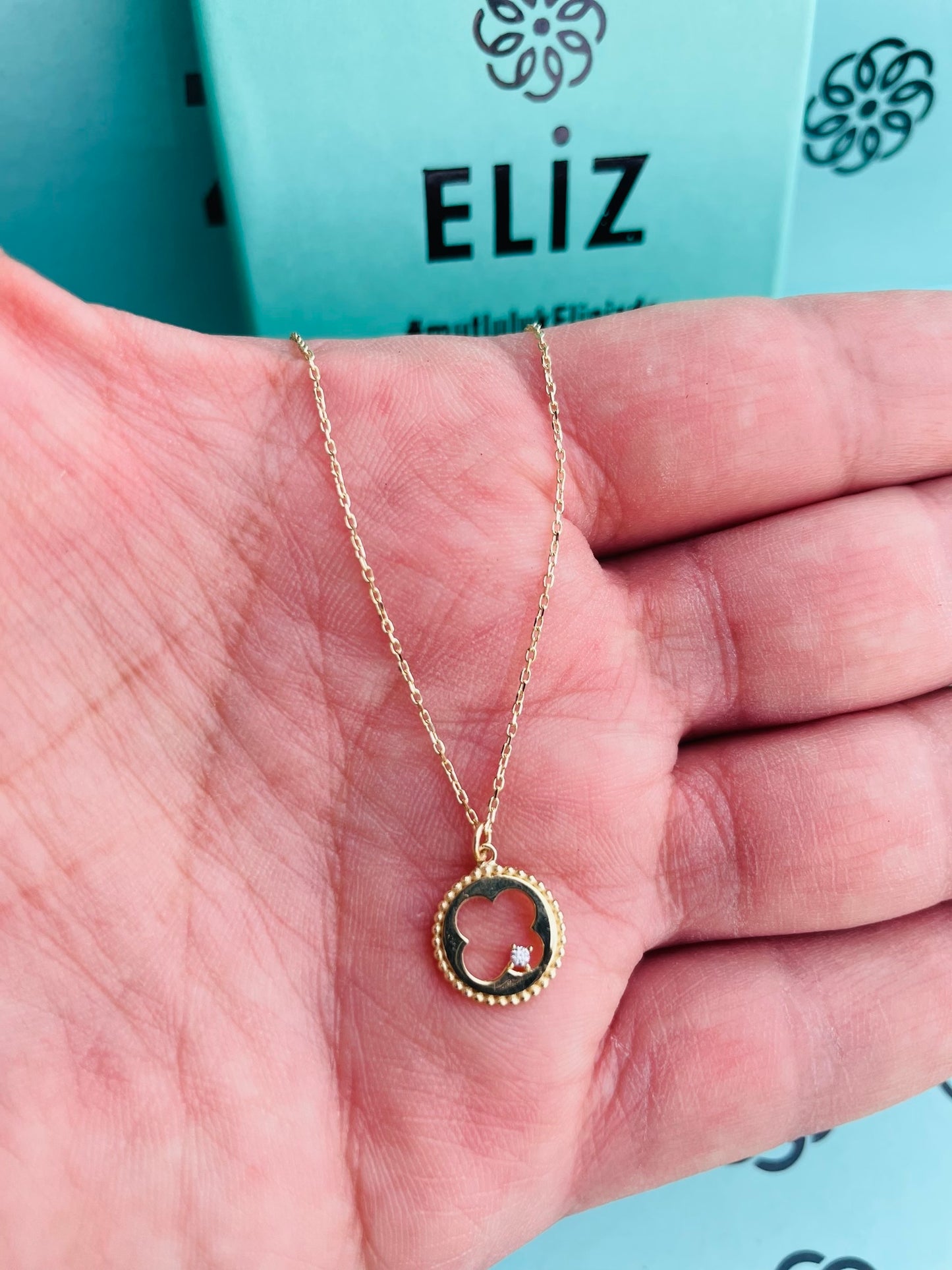 Eliz gold necklace