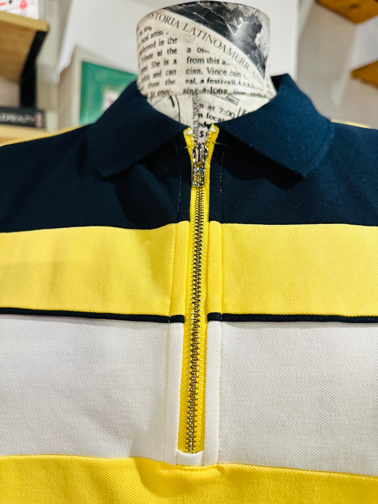 tommy hilfiger t-shirt size small