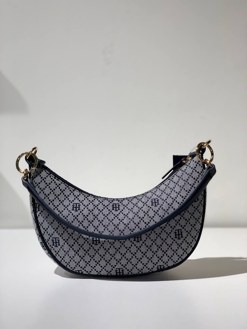 Tommy Hilfiger bag