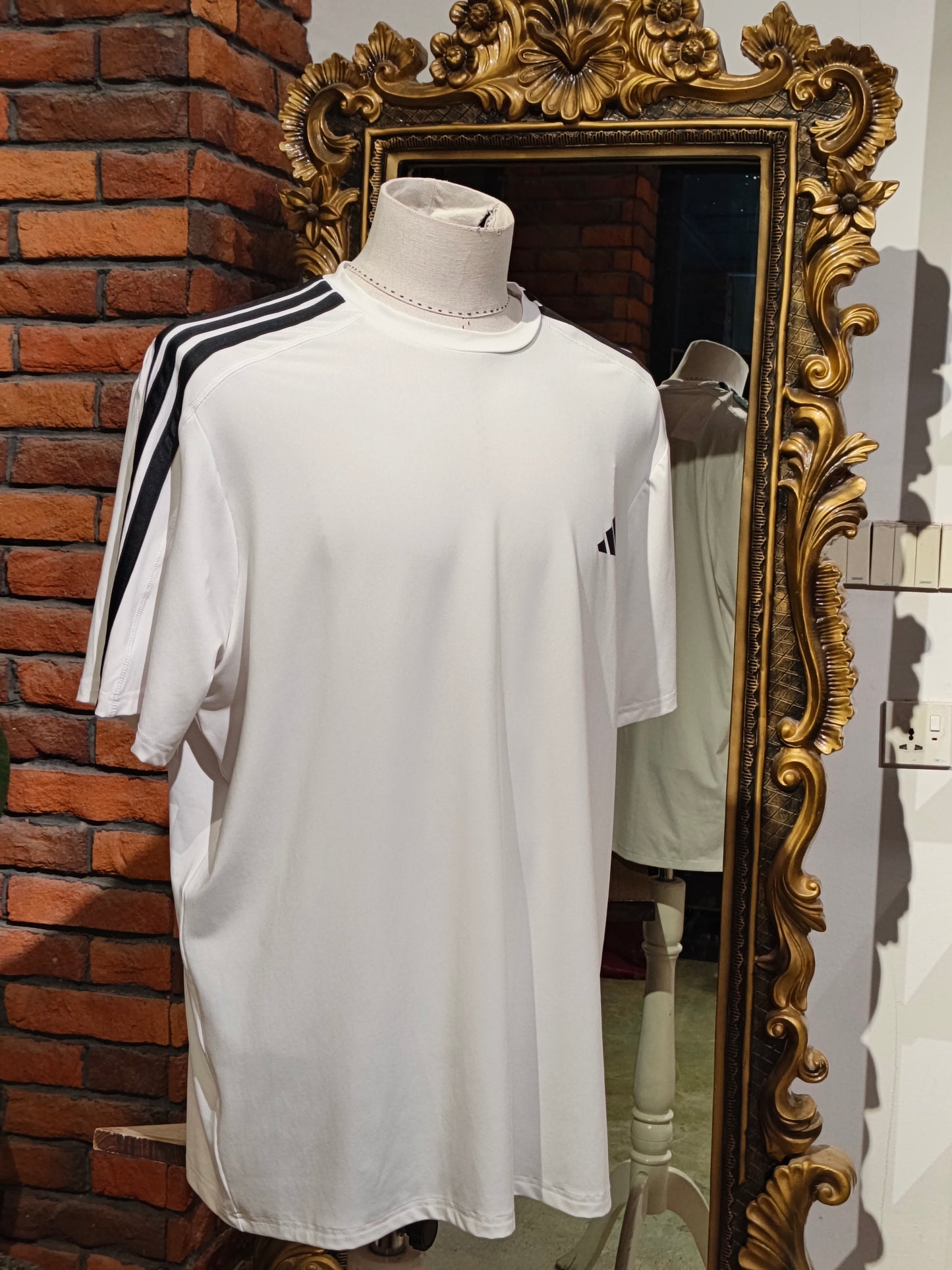 Adidas shirt size large