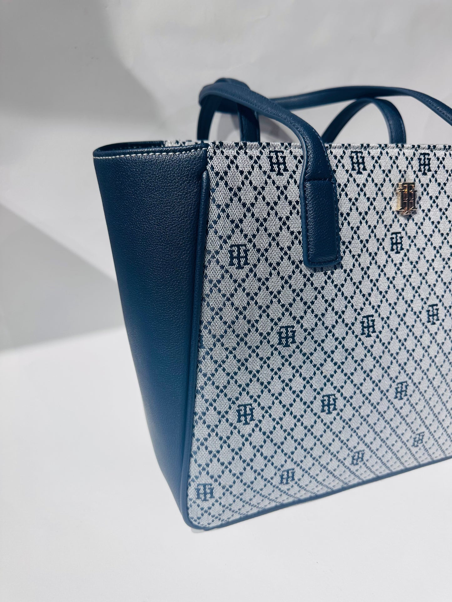 Tommy Hilfiger shoulder bag