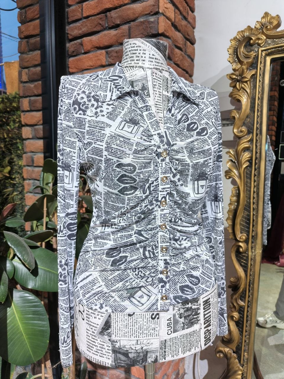 Guess top