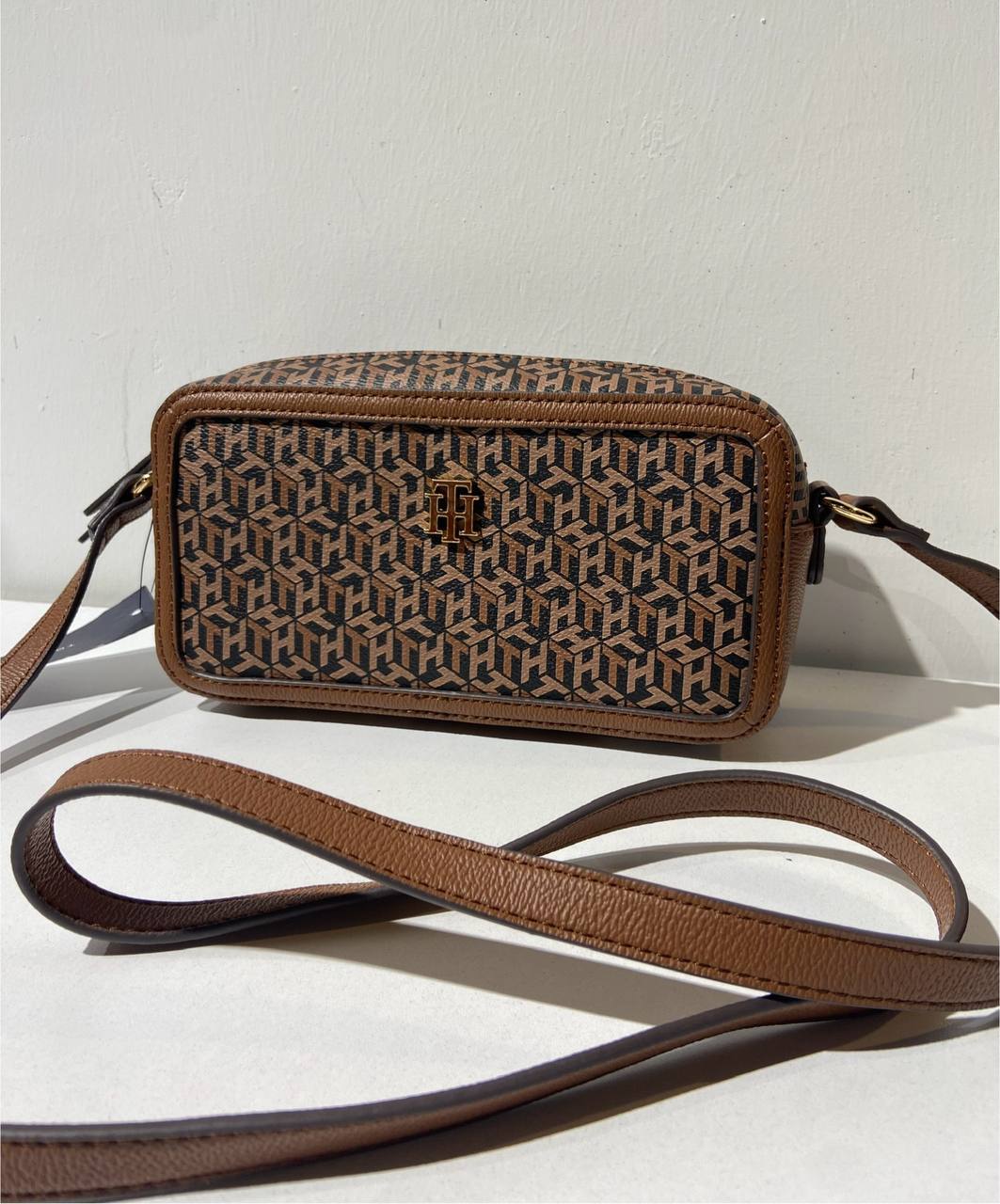 Tommy Hilfiger bag