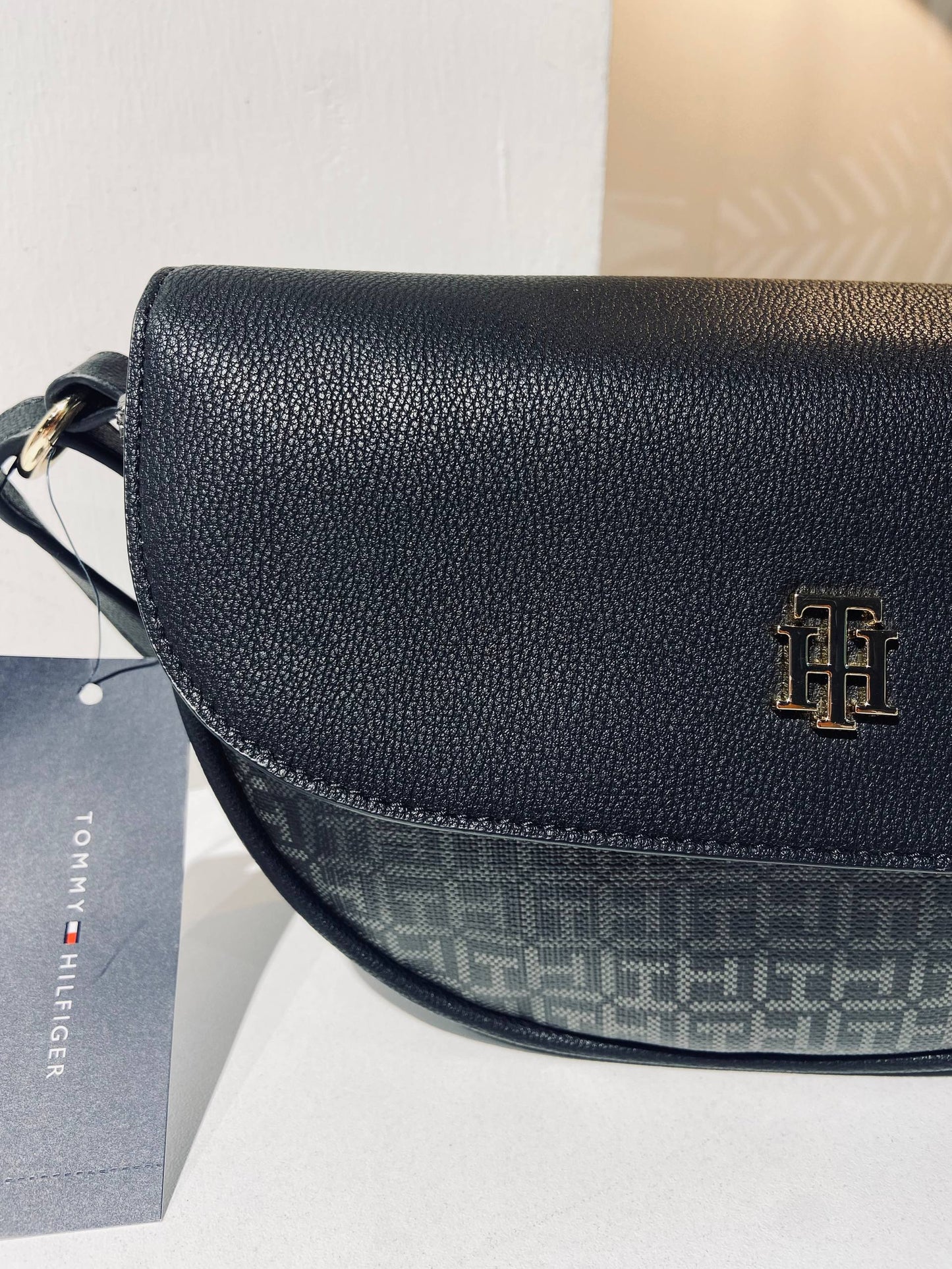 Tommy Hilfiger bag