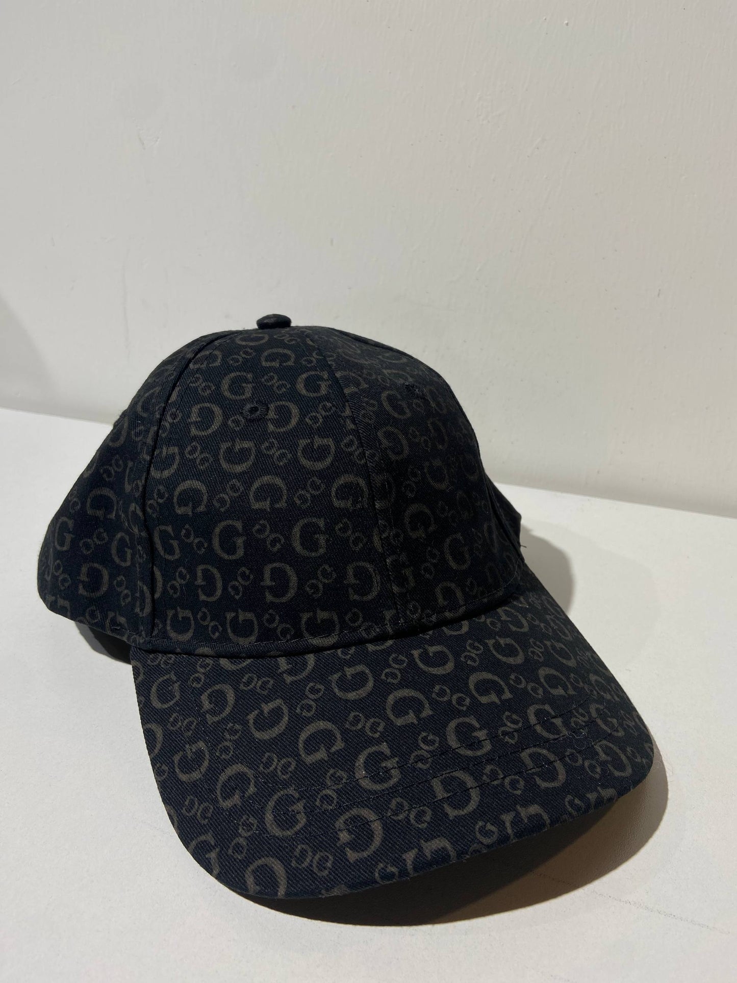 Guess cap