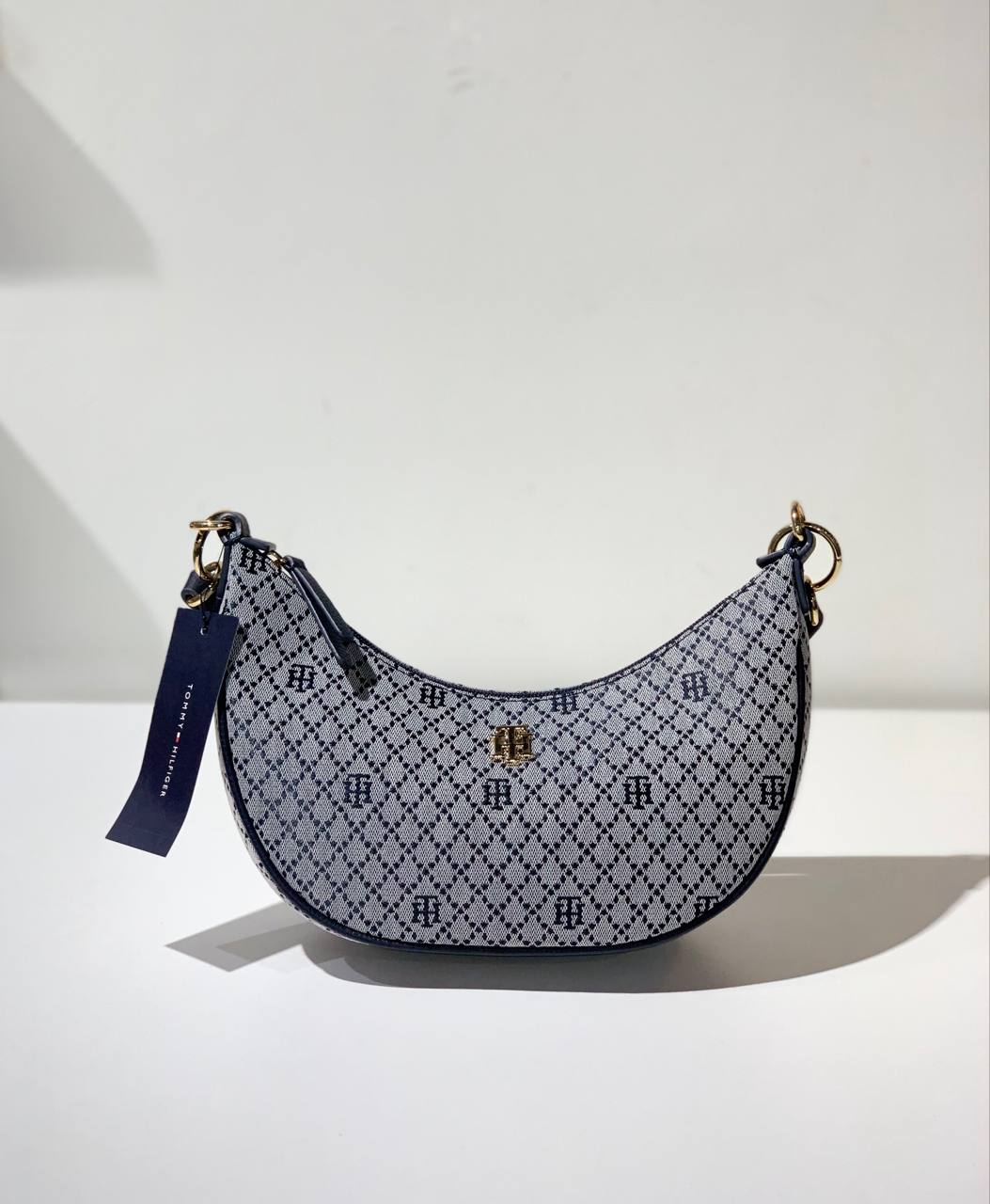 Tommy Hilfiger bag