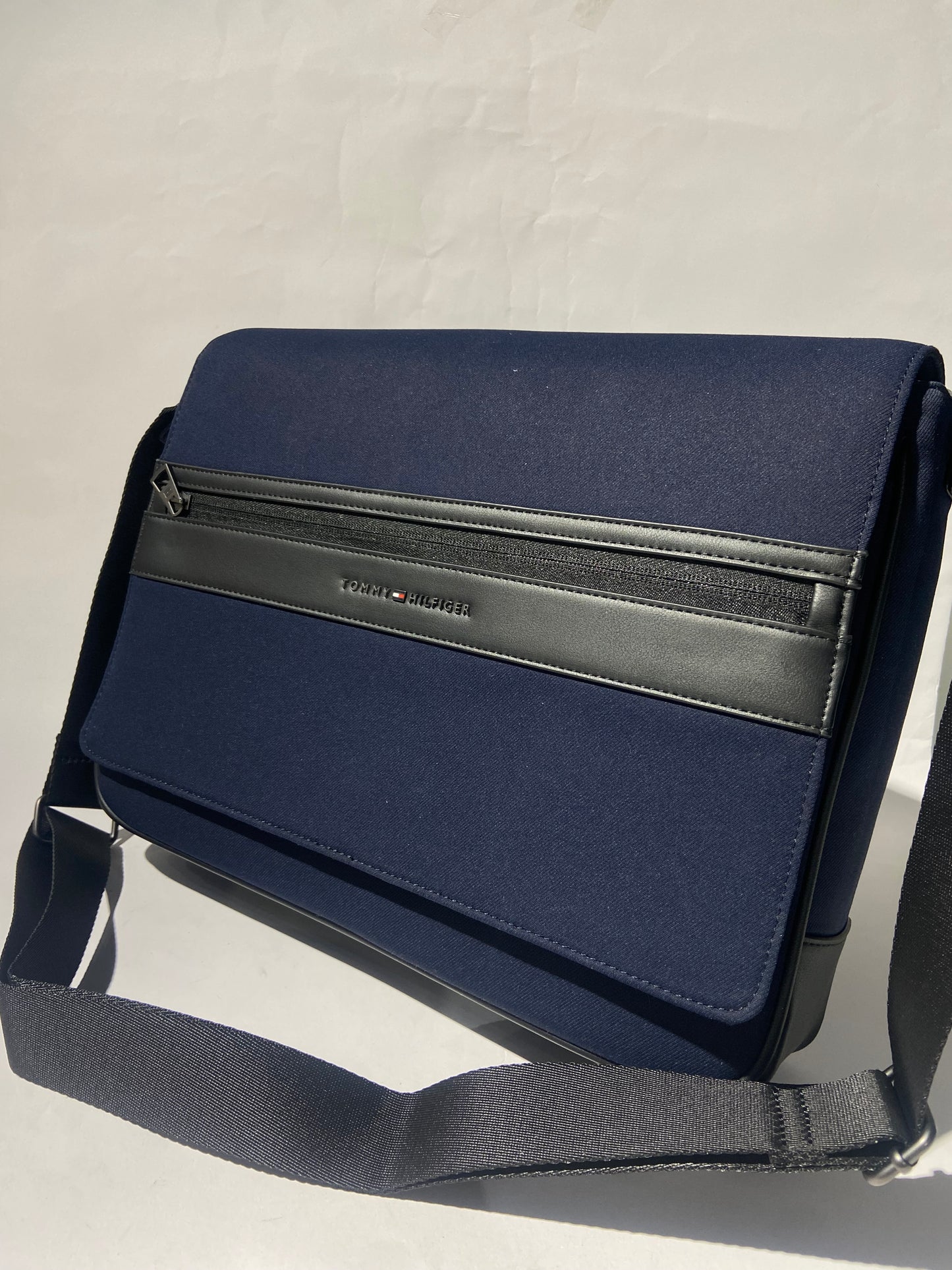 Tommy hilfiger laptop bag