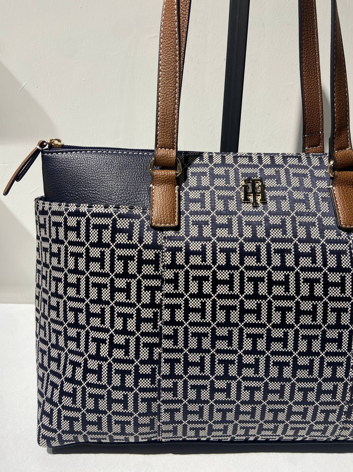 Tommy Hilfiger bag
