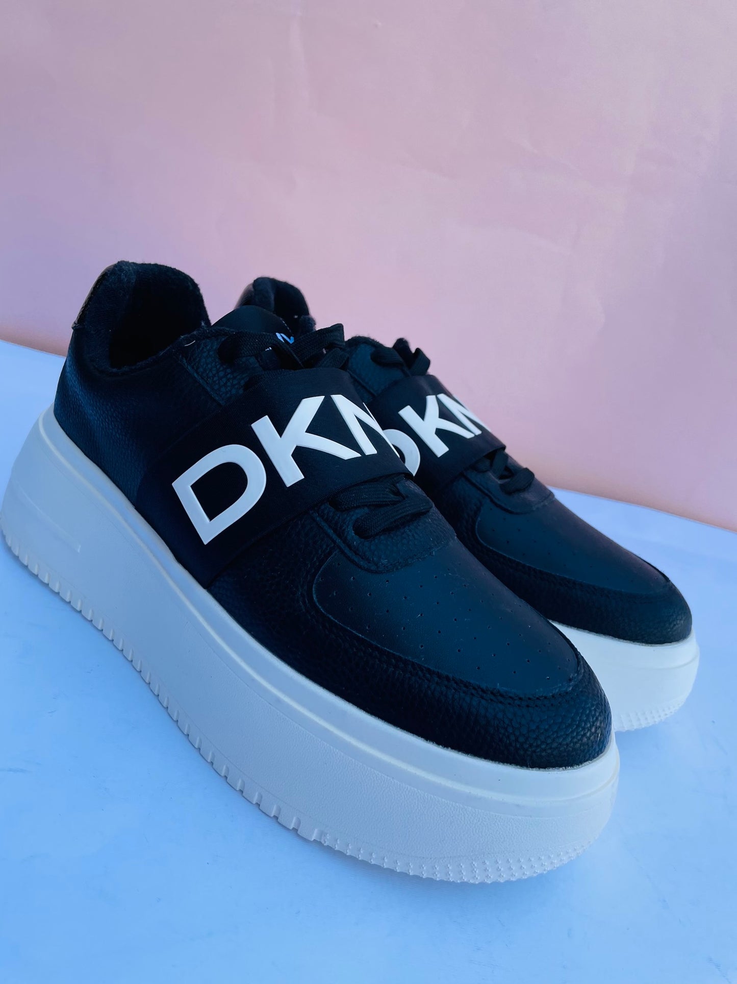 Dkny. Sneakers