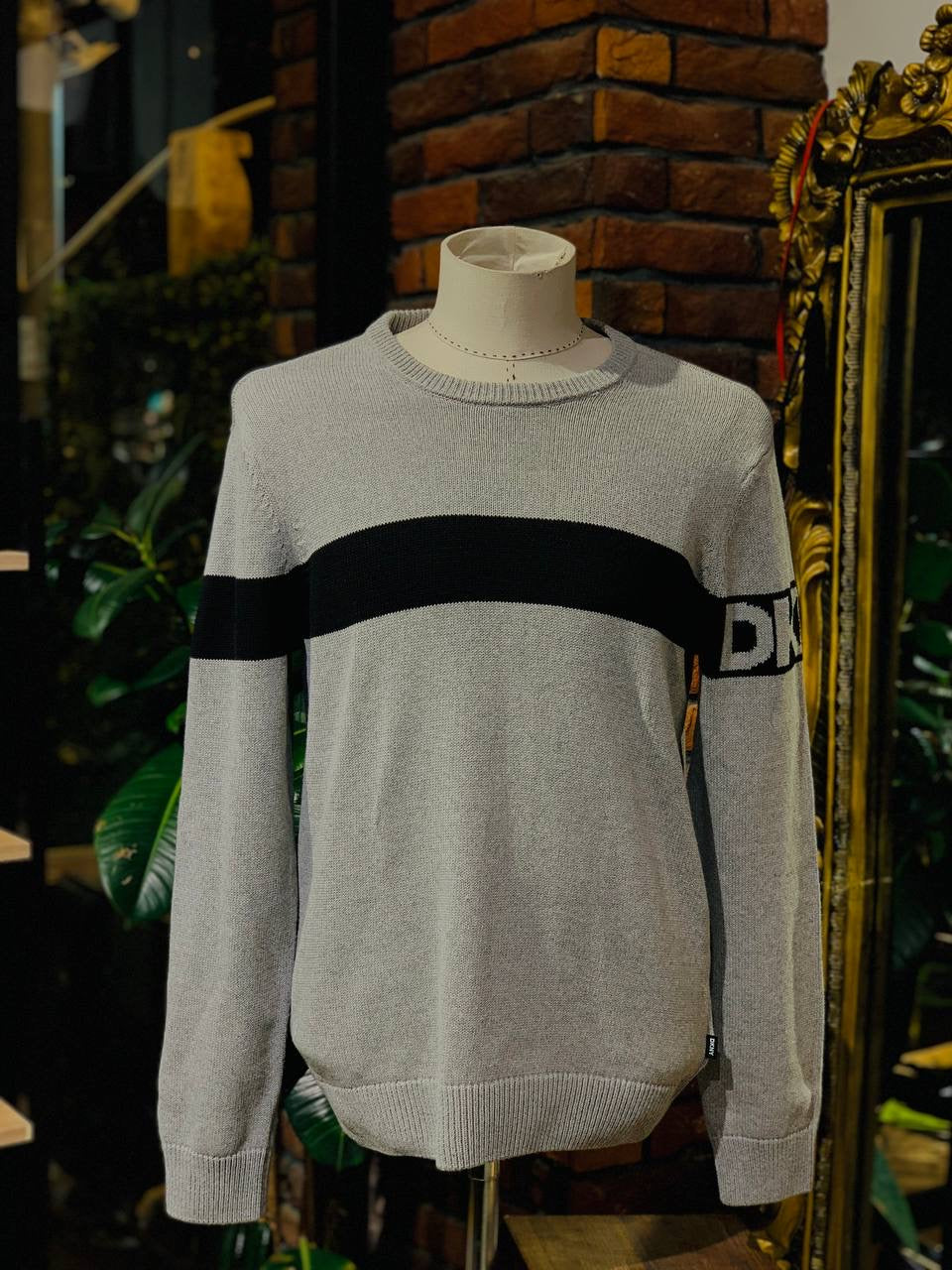 Dkny sweater size medium