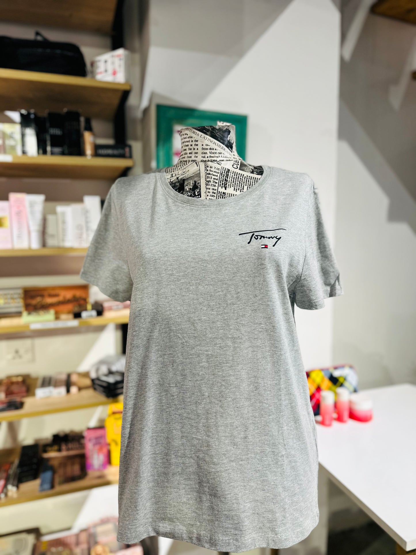 tommy hilfiger shirt size medium