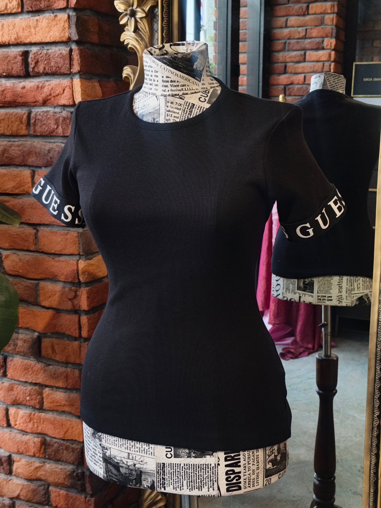 Guess shirt size small