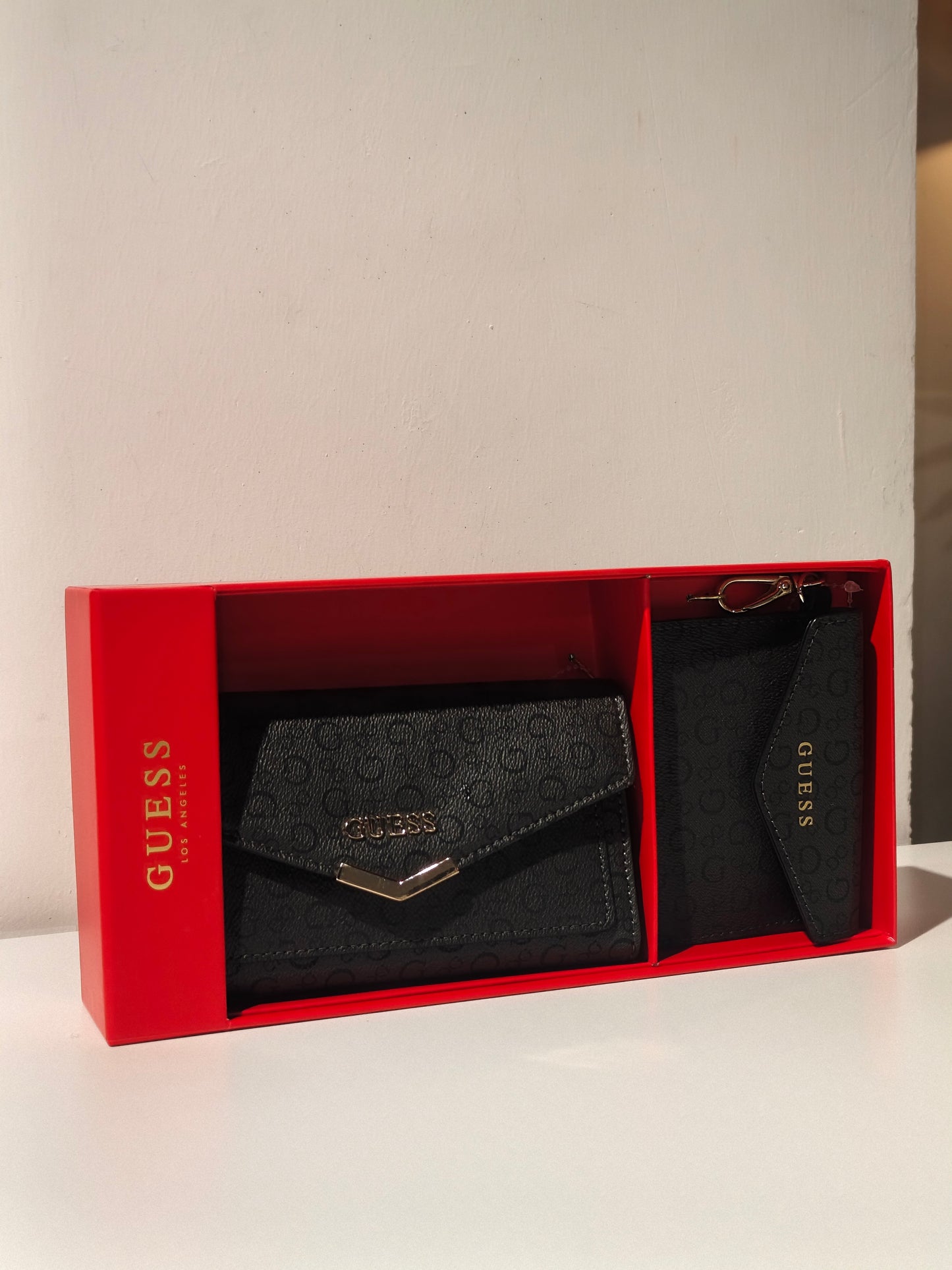 Guess wallet & key chain set