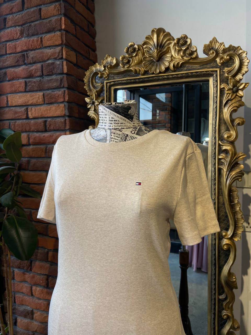 Tommy Hilfiger shirt size medium