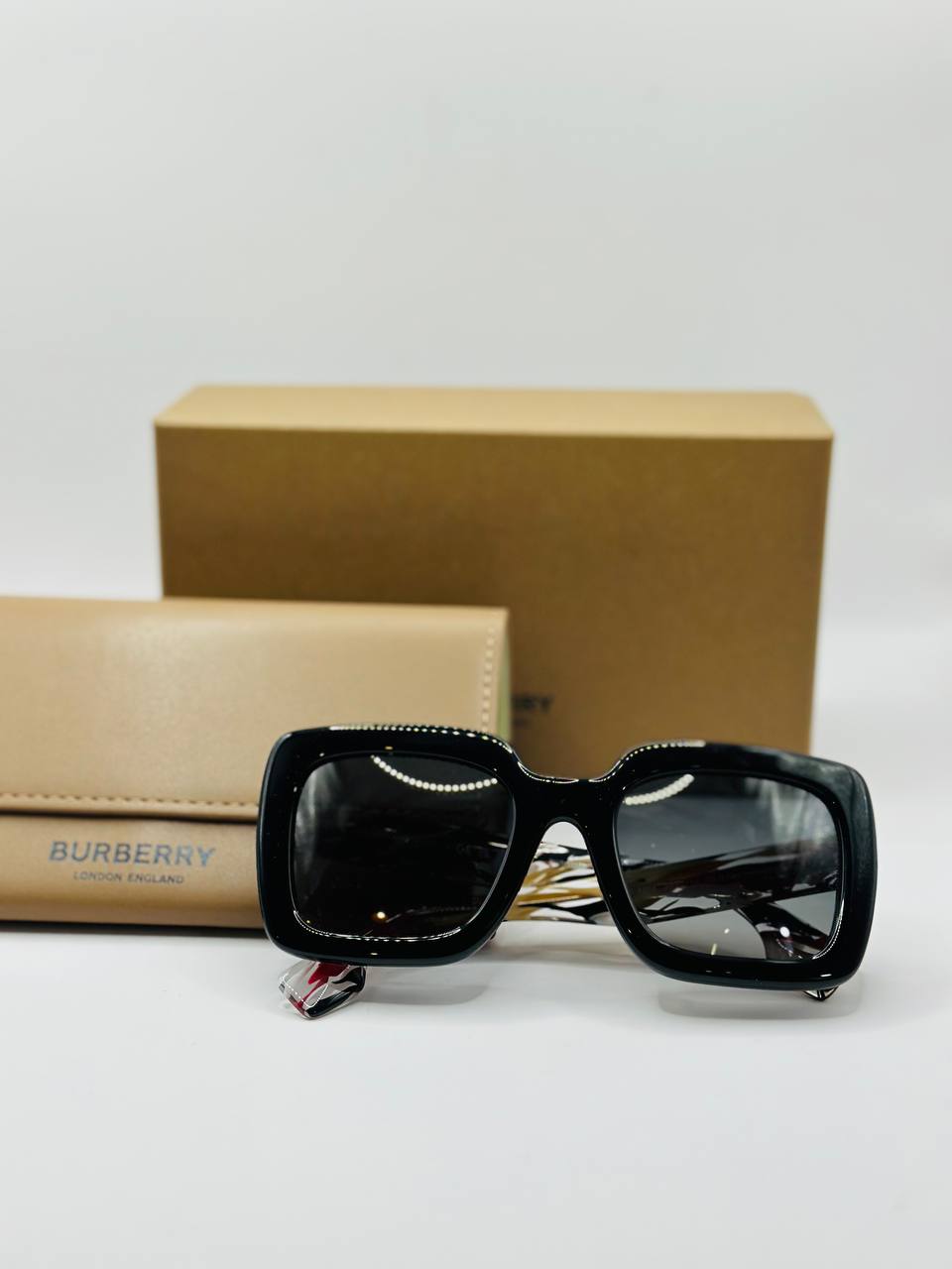 Burberry sunglass