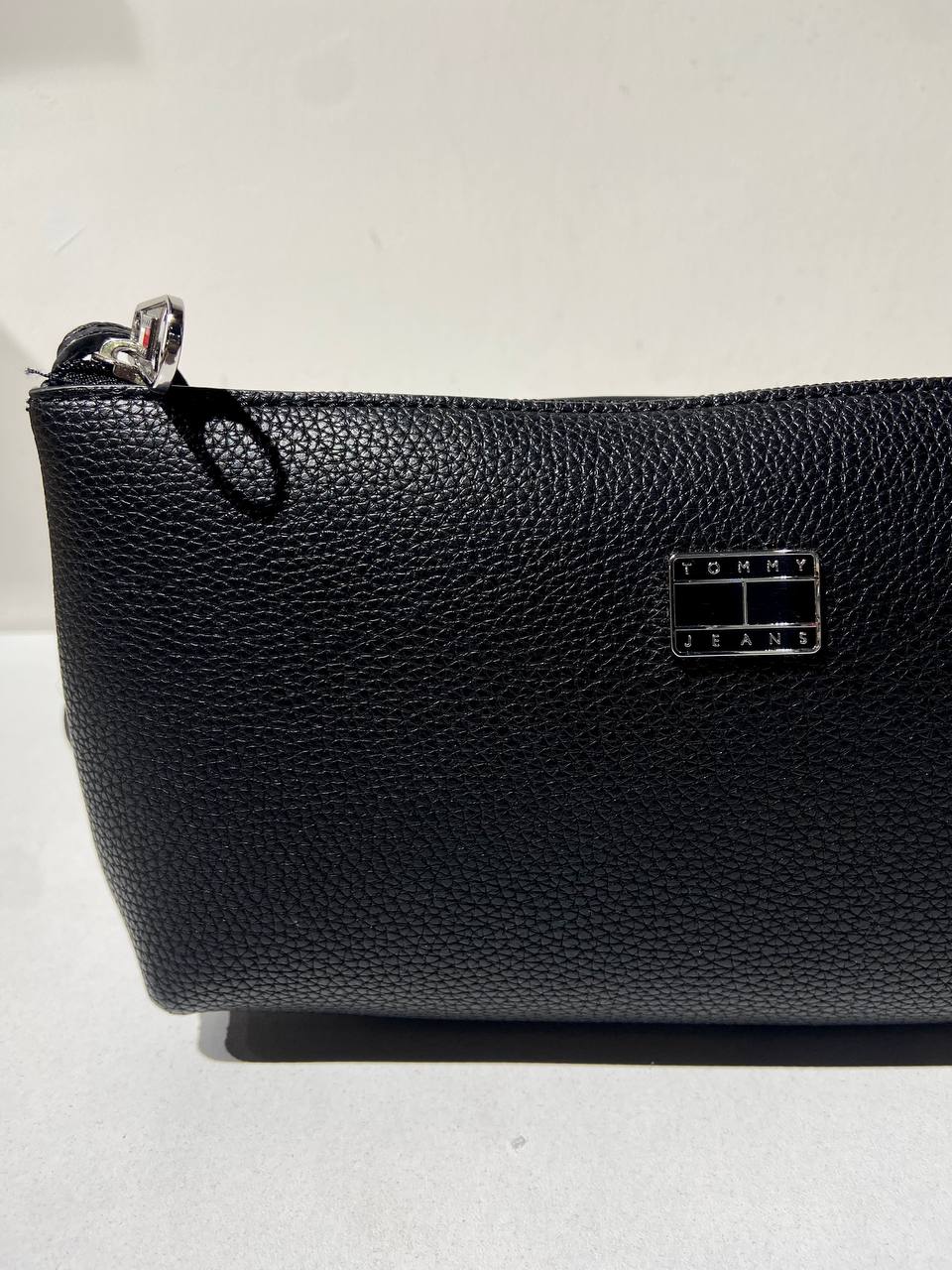 Tommy Hilfiger bag