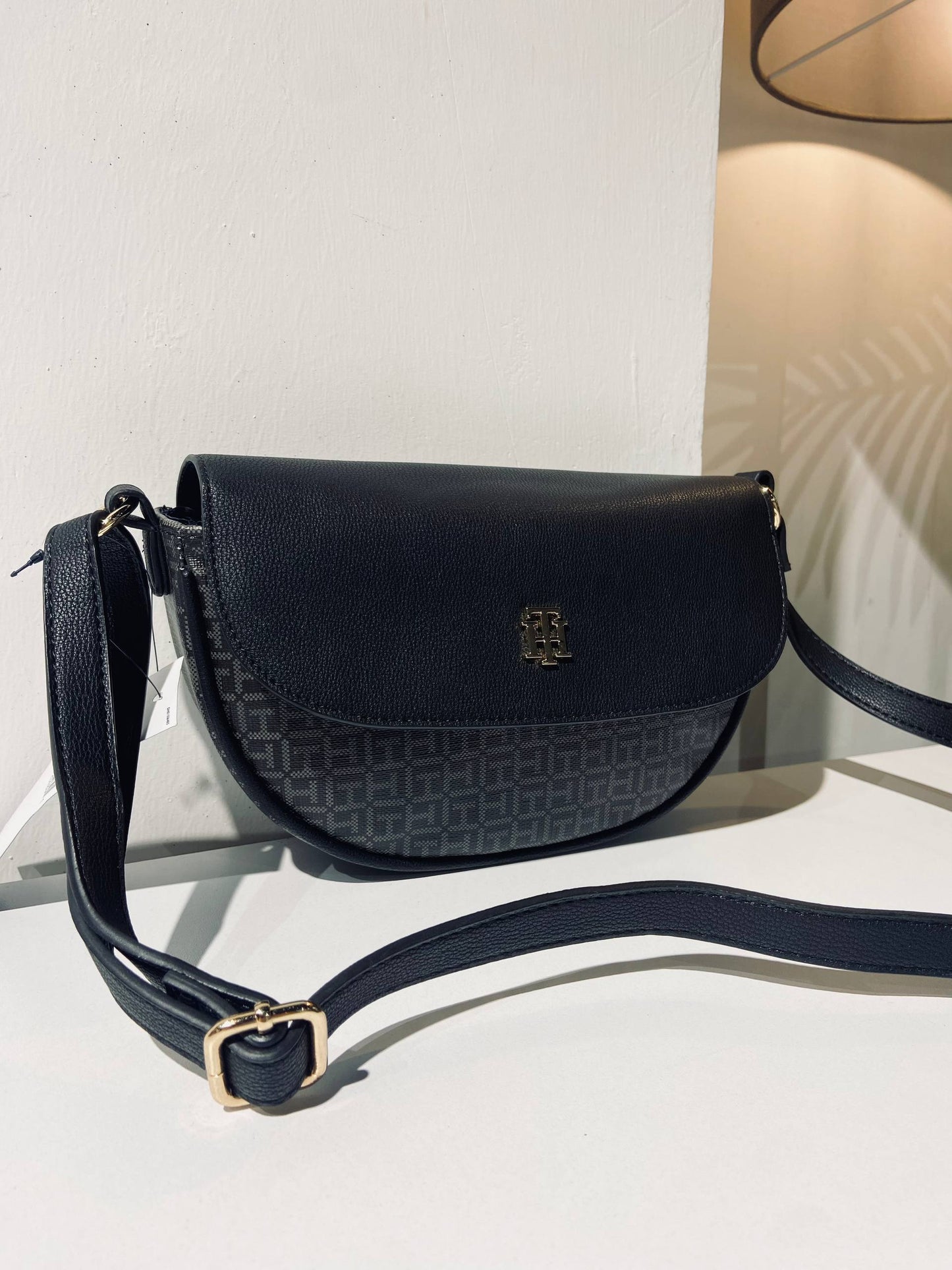 Tommy Hilfiger bag