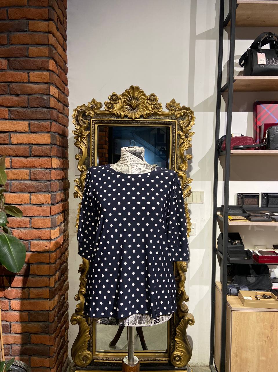 Tommy Hilfiger top size large