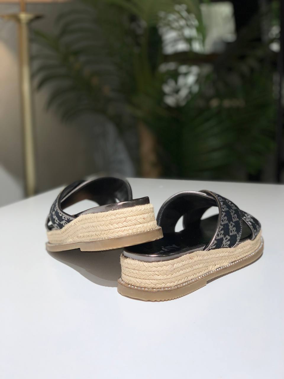 Dkny sandal size 9