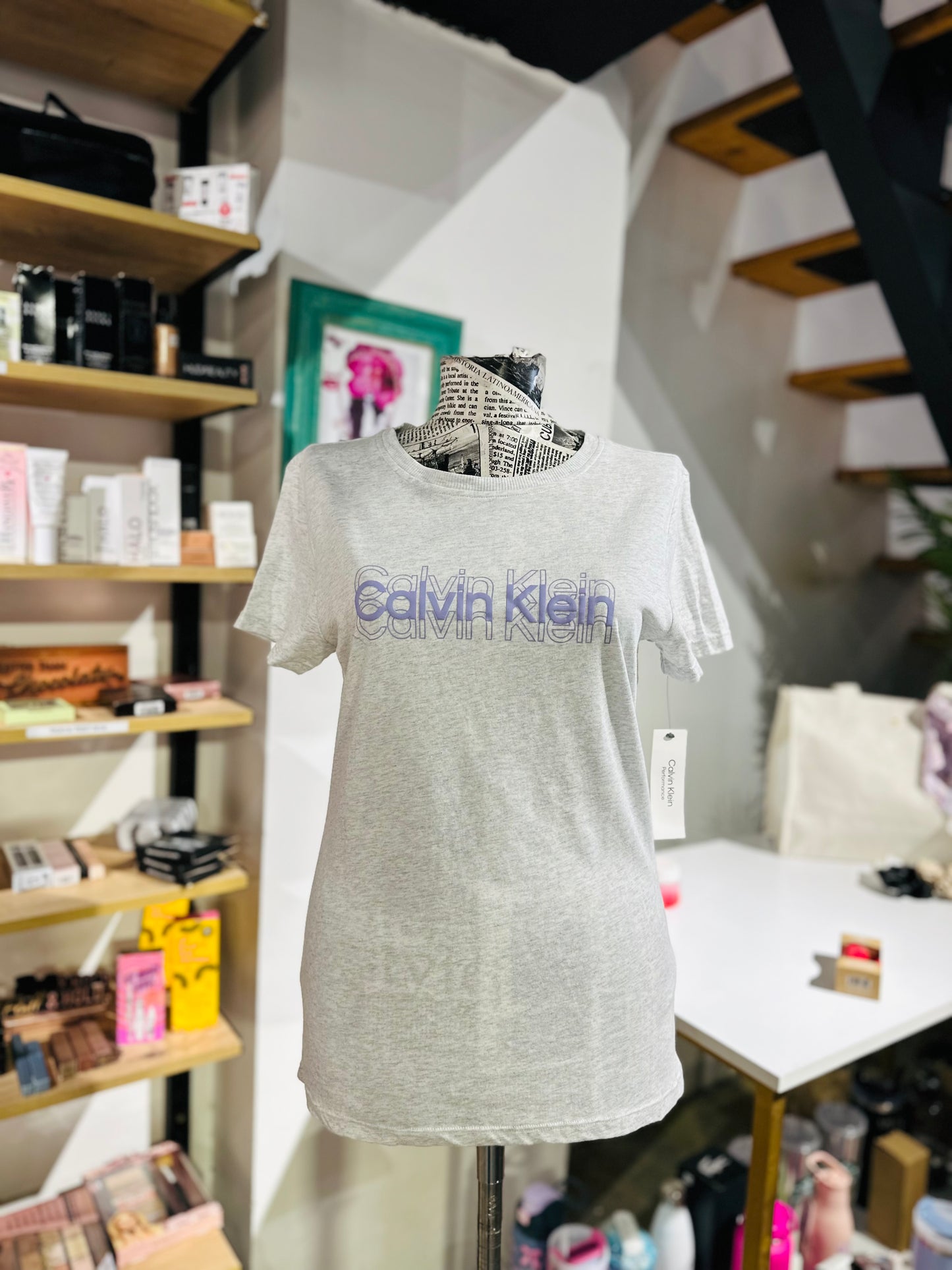 Calvin Klein t-shirt size small
