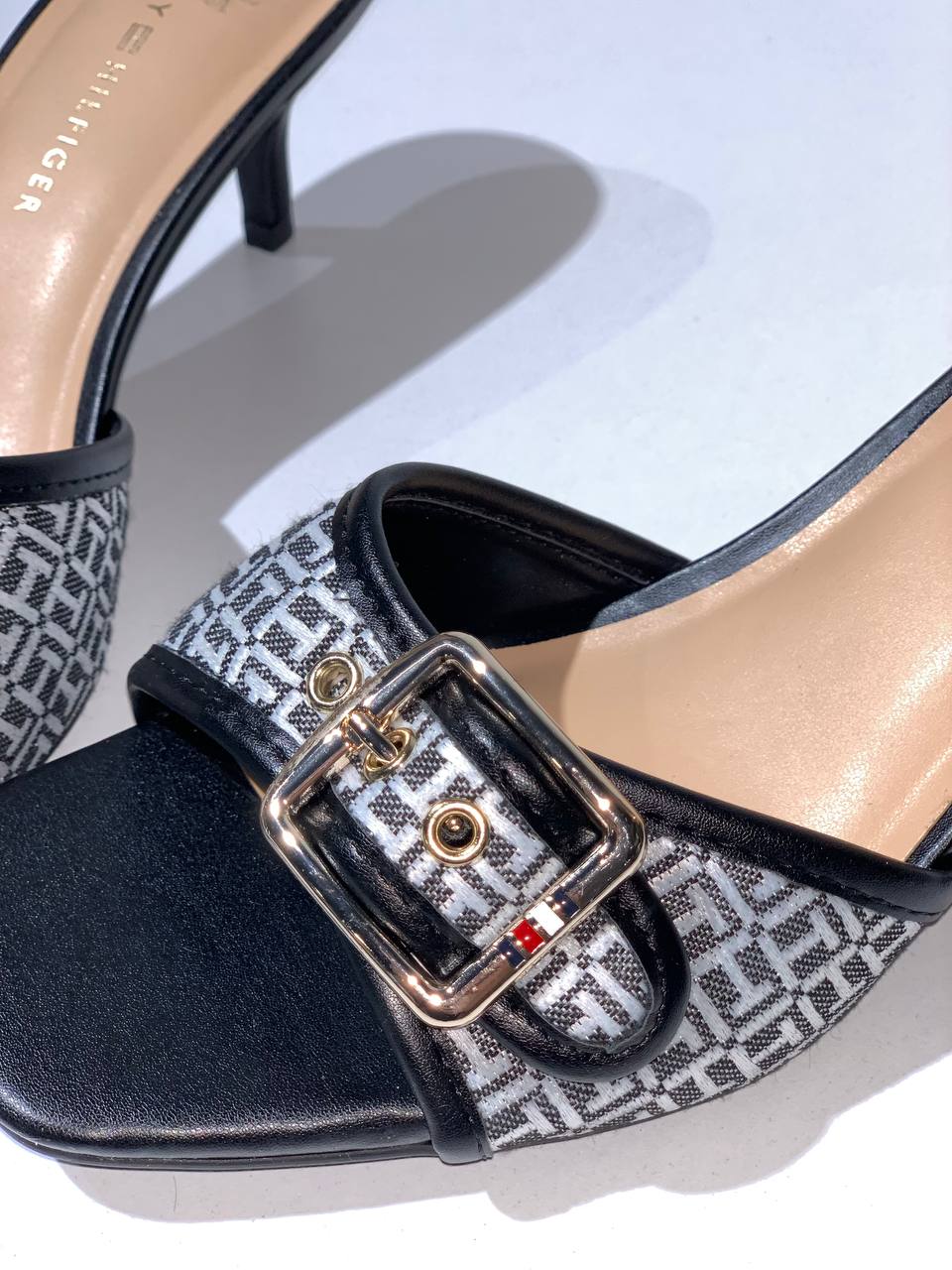Tommy Hilfiger sandal size 7.5