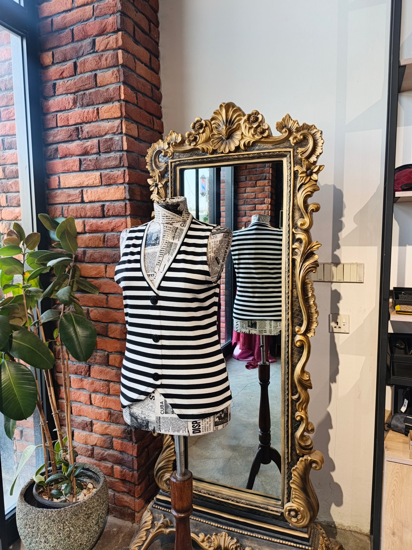 DKNY top size medium