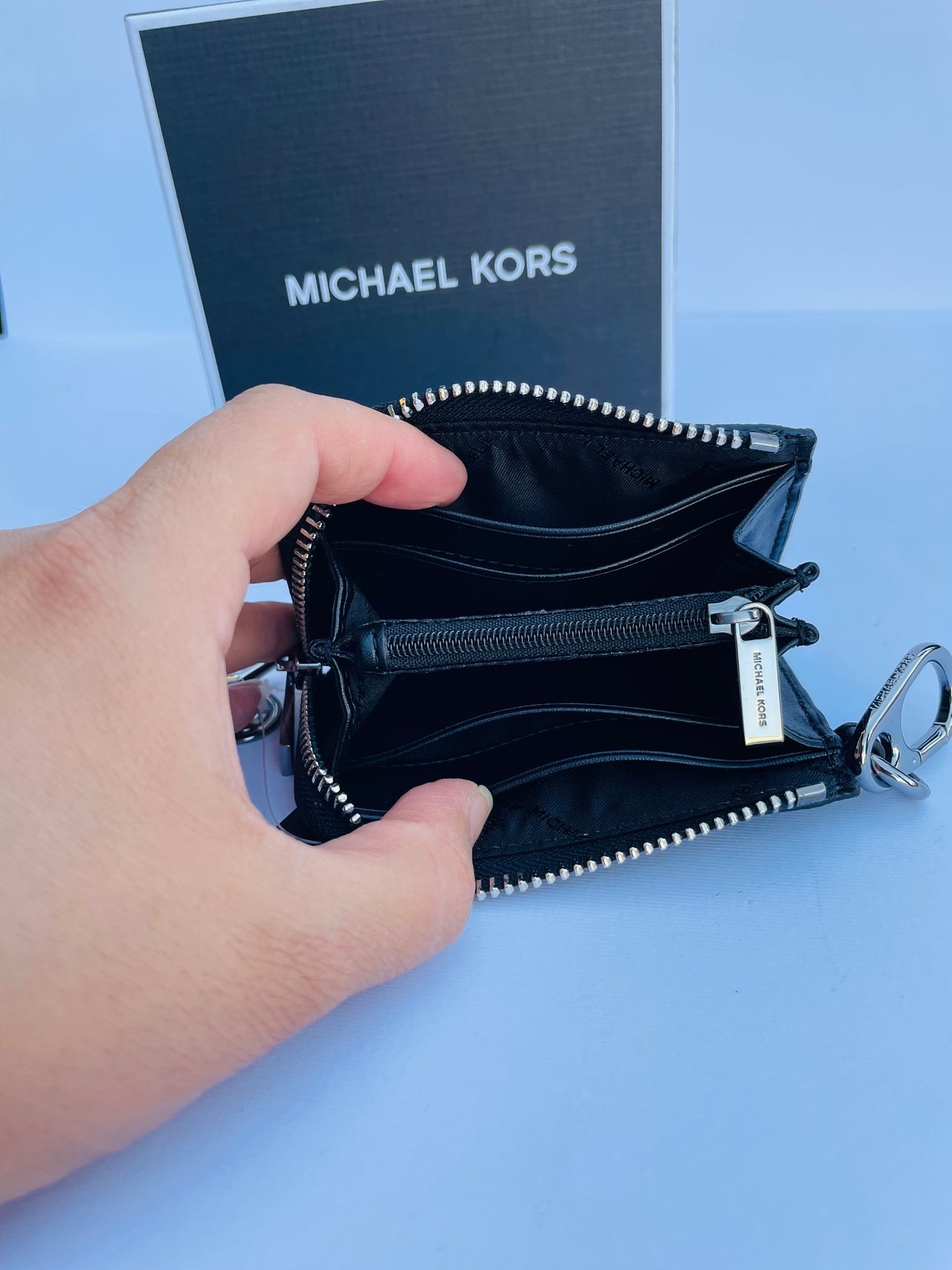 Michael kors wallet & keychain set