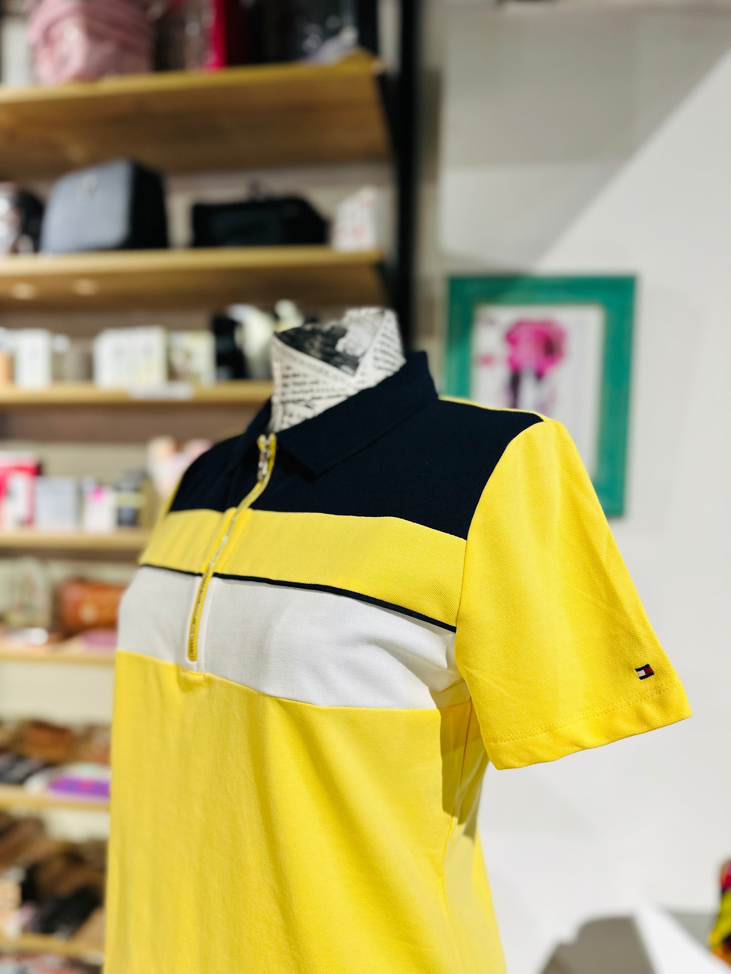 tommy hilfiger t-shirt size small