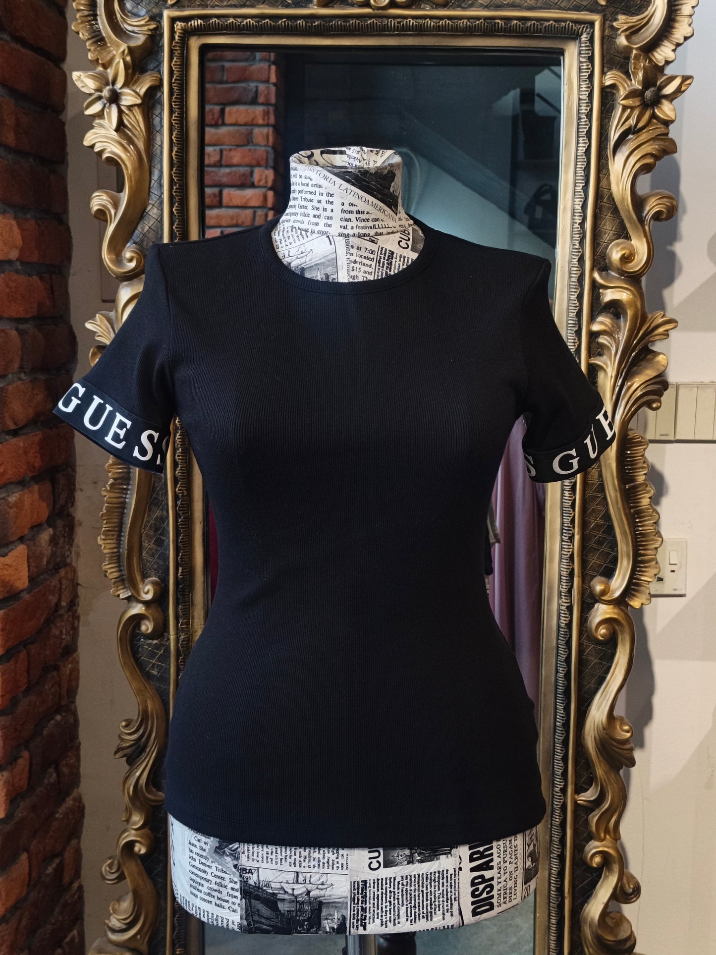 Guess shirt size small