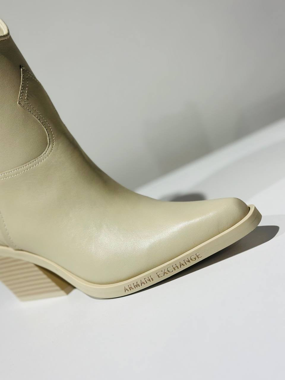 Armani exchange boots size 39