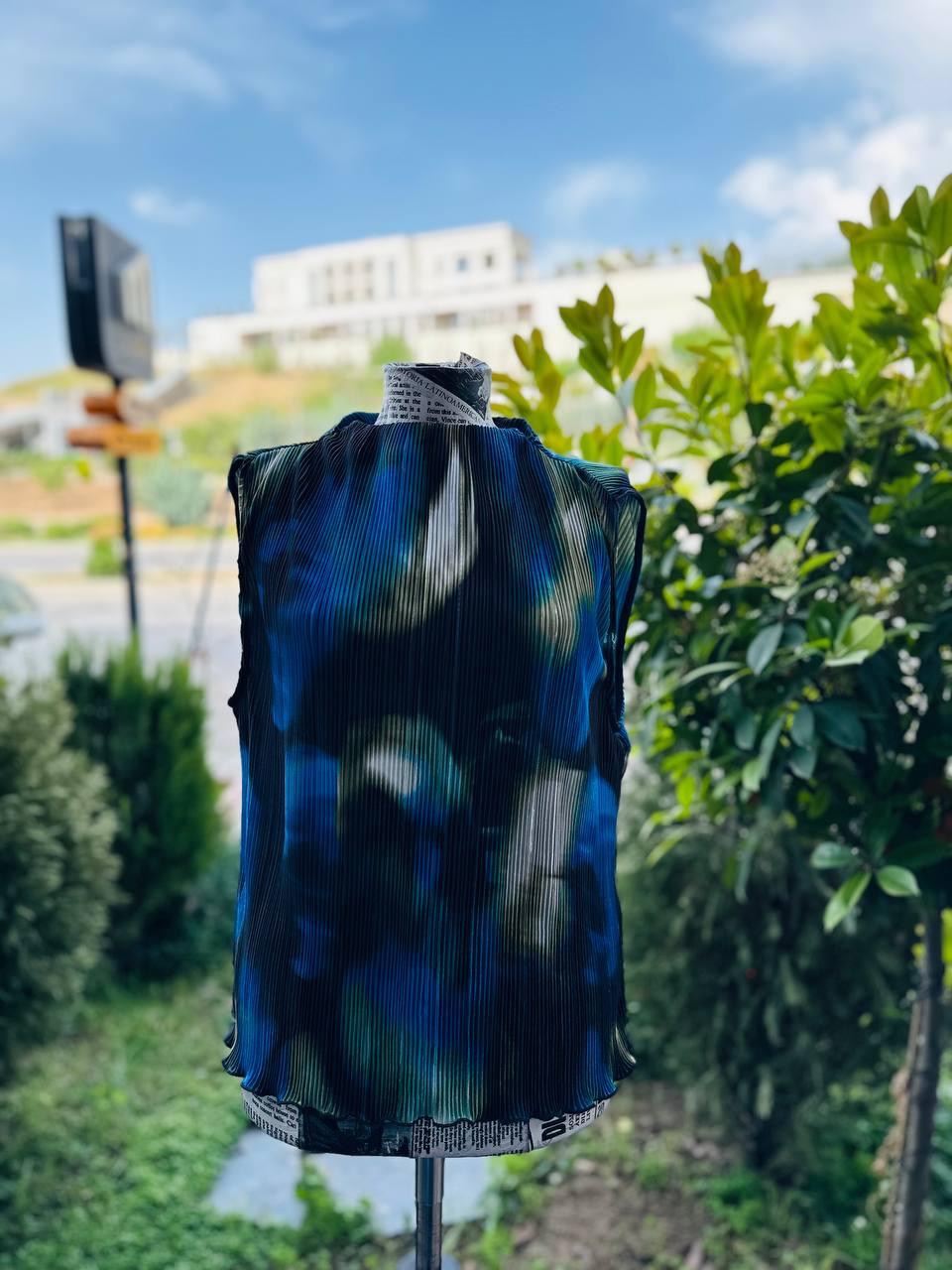 Dkny top size X-Large