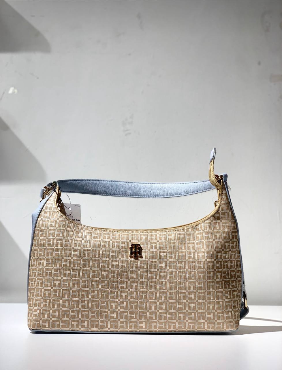 Tommy Hilfiger bag