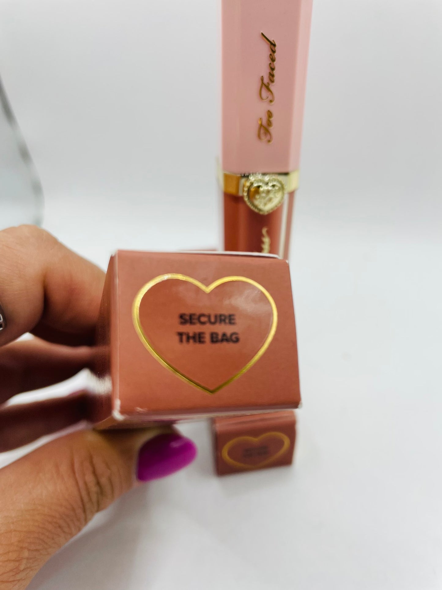 Too faced lip injection secure the bag