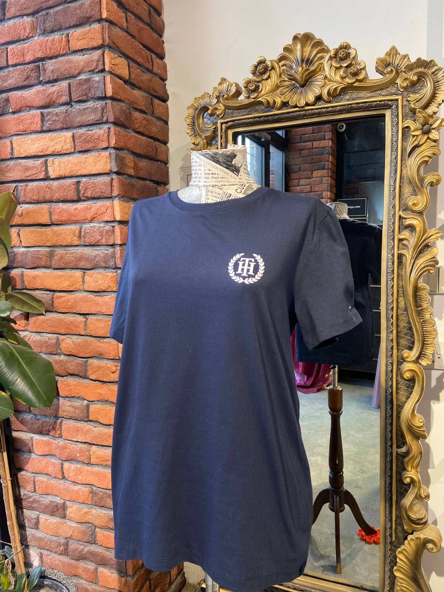 Tommy Hilfiger shirt size medium