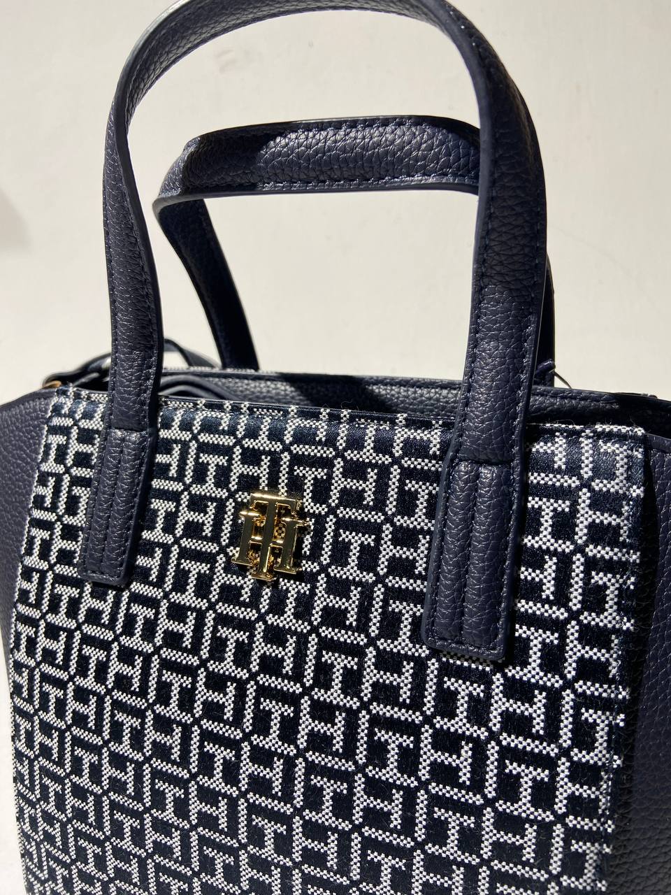 Tommy Hilfiger bag