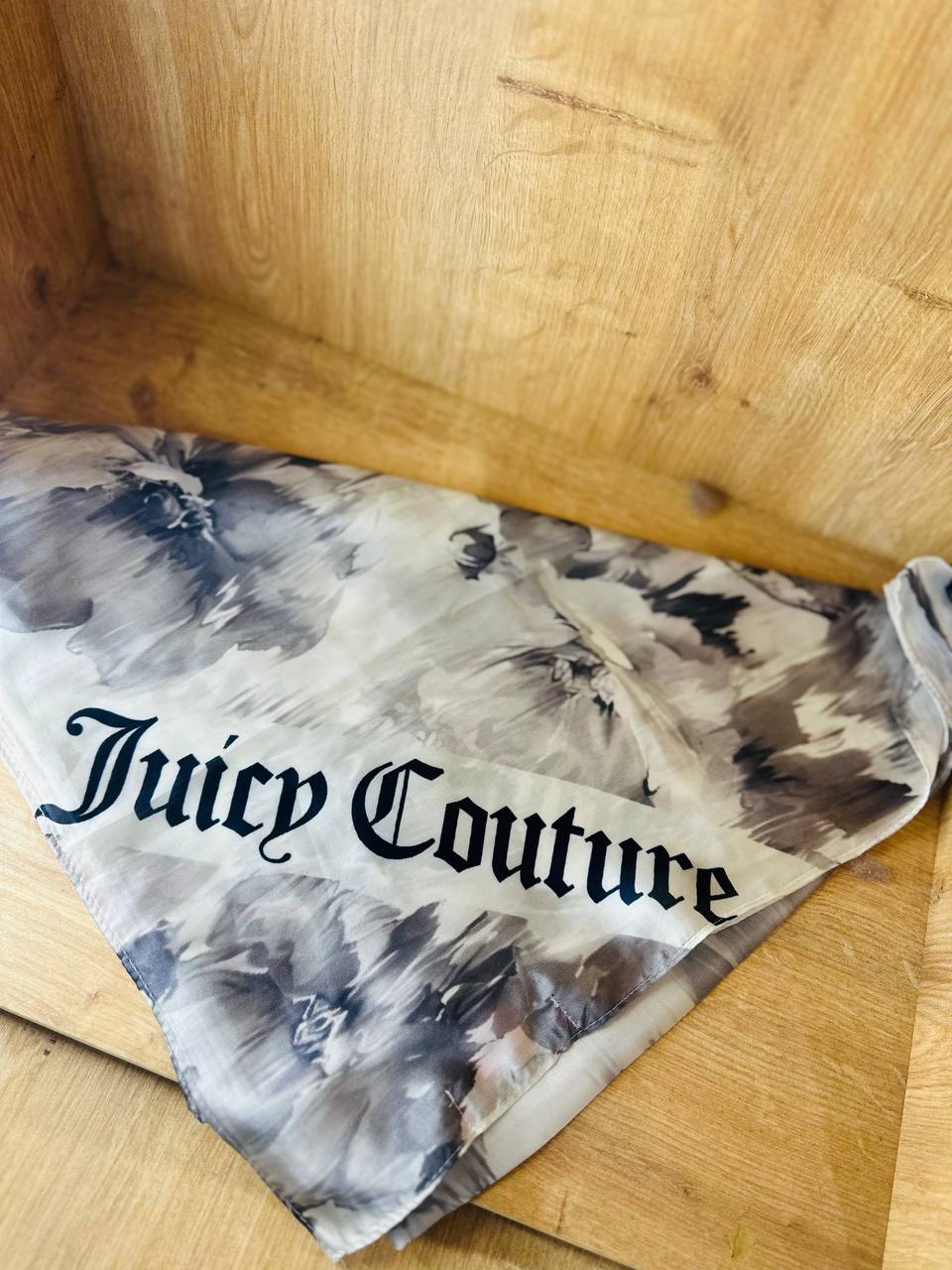 Juicy couture scarf