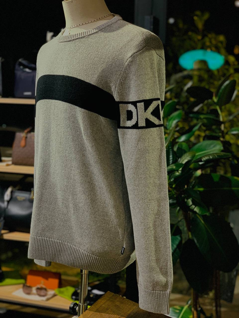 Dkny sweater size medium