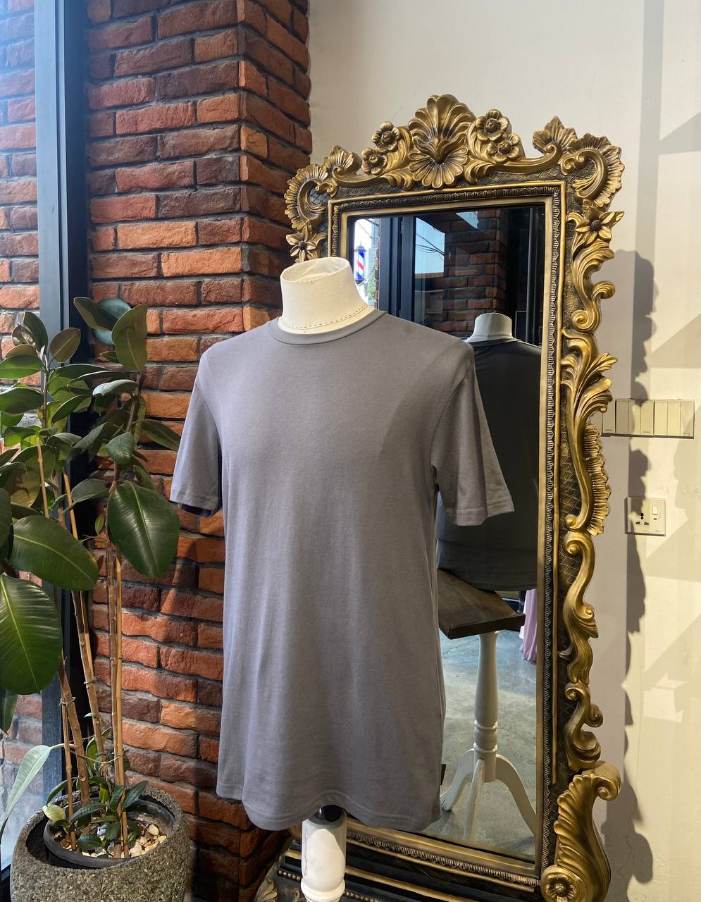 True classic shirt size medium