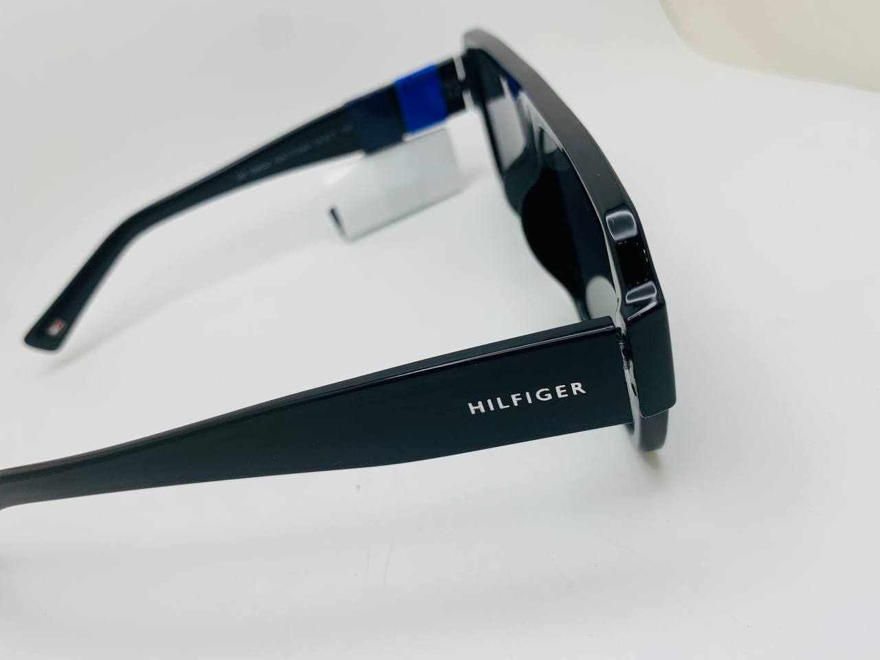 Tommy Hilfiger sunglass