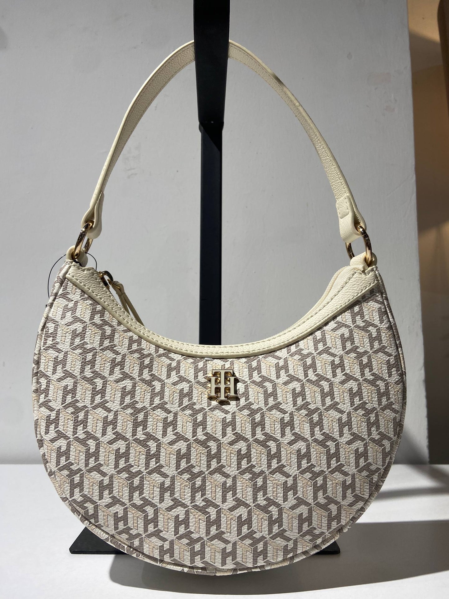 Tommy Hilfiger bag