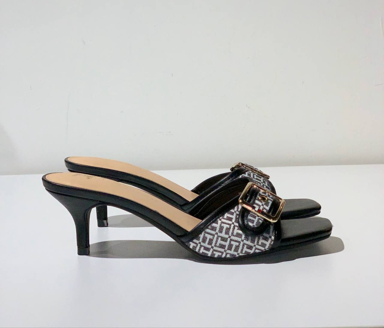 Tommy Hilfiger sandal size 7.5