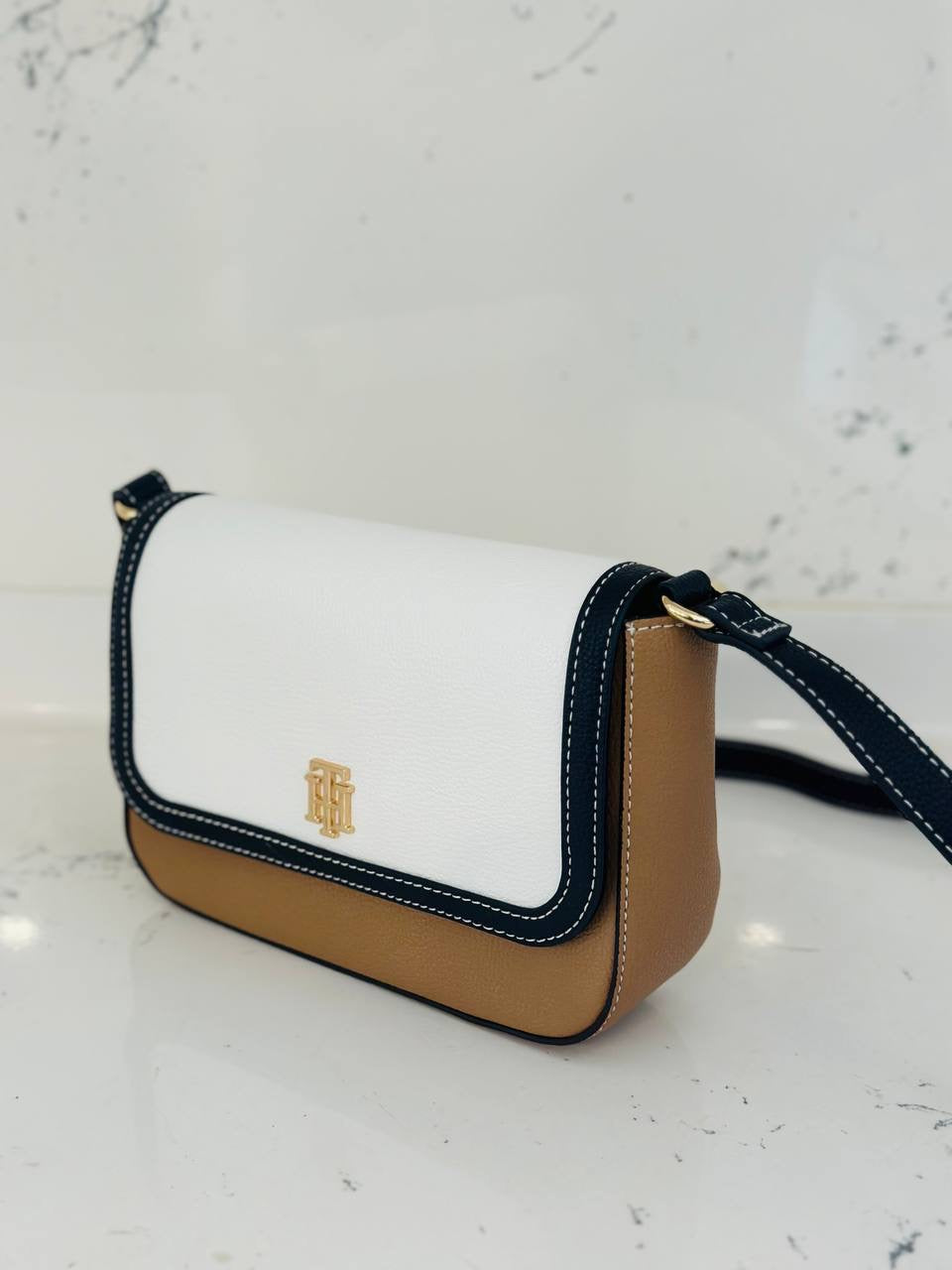 tommy hilfiger cross  bag