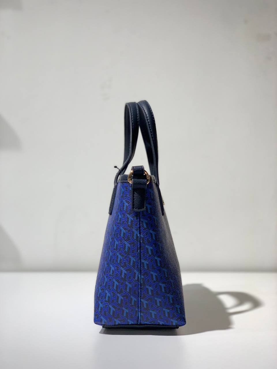 Tommy Hilfiger bag